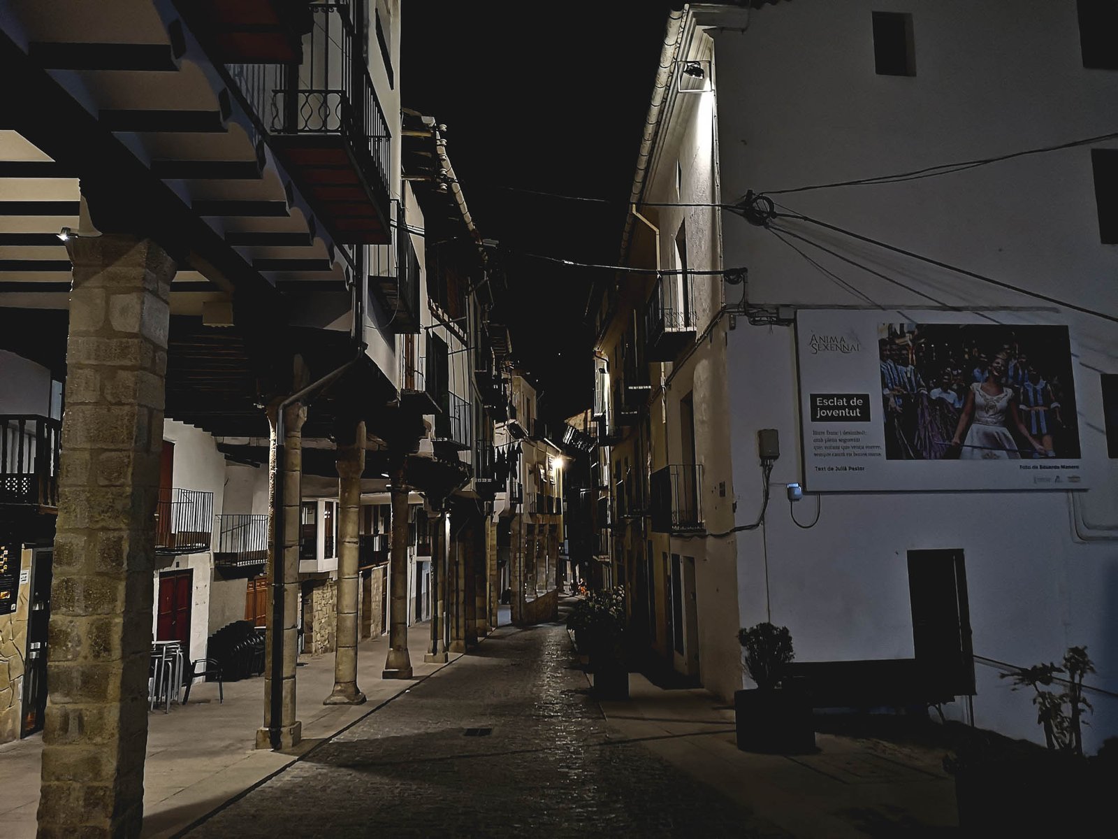 The streets of Morella get empty only during the night.