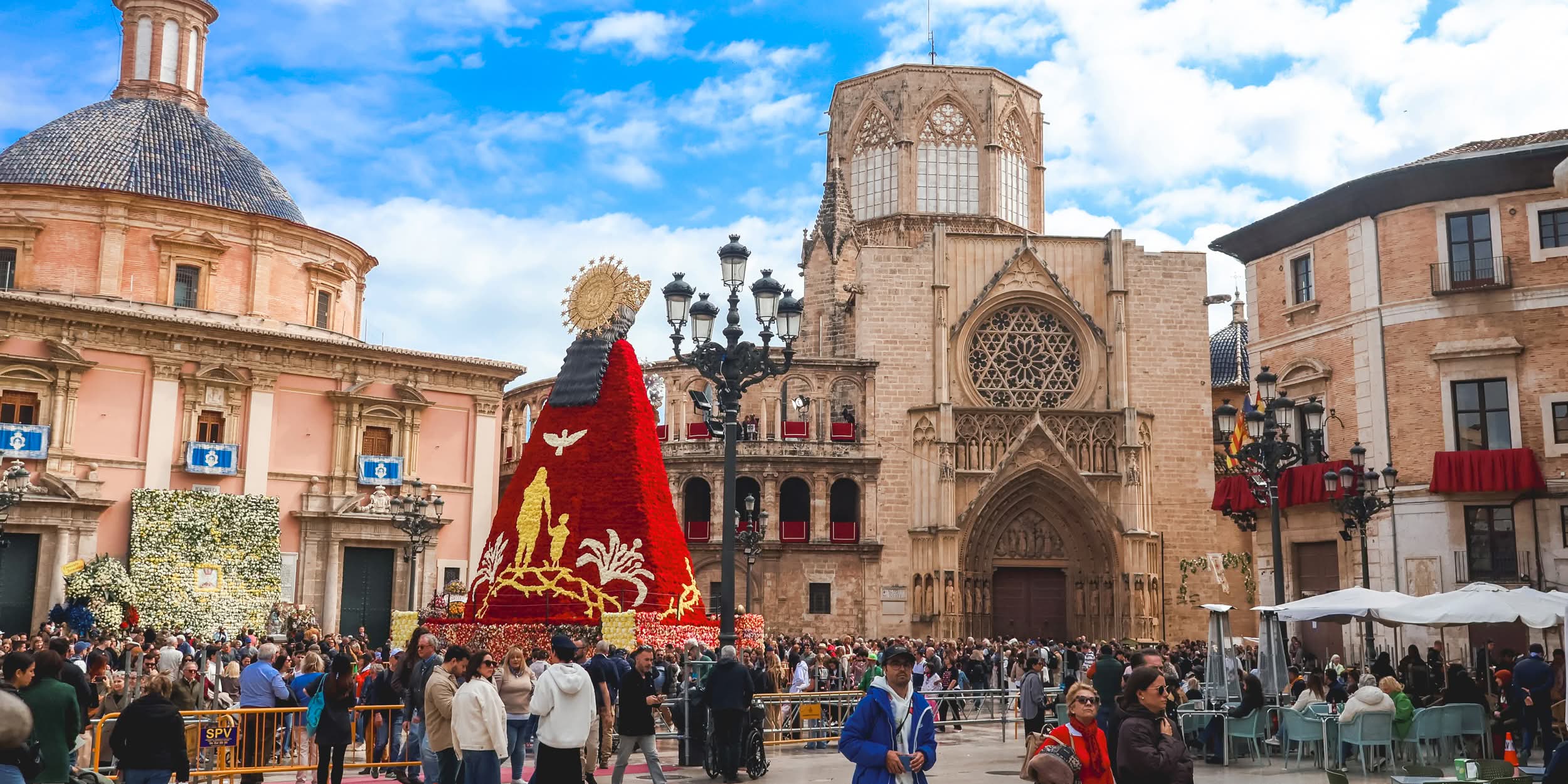 Plaza de la Virgen beside Valencia Cathedral (Catedral de Valencia), site of the Roman forum