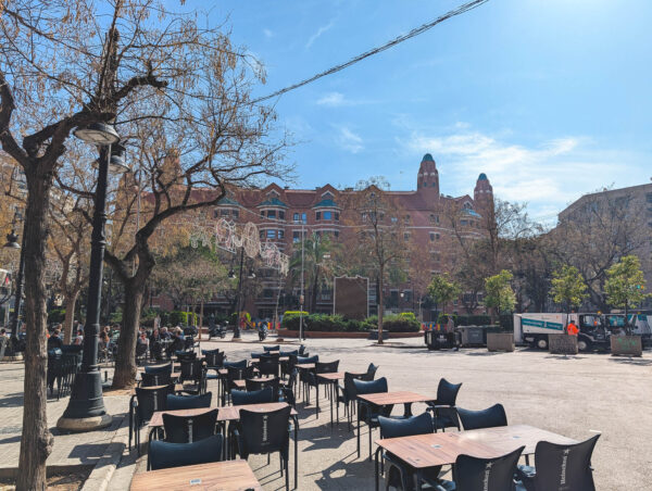 Plaza del pintor Sagrelles near La Finca Roja in Arrancapins, Extremurs, 3rd district of Valencia