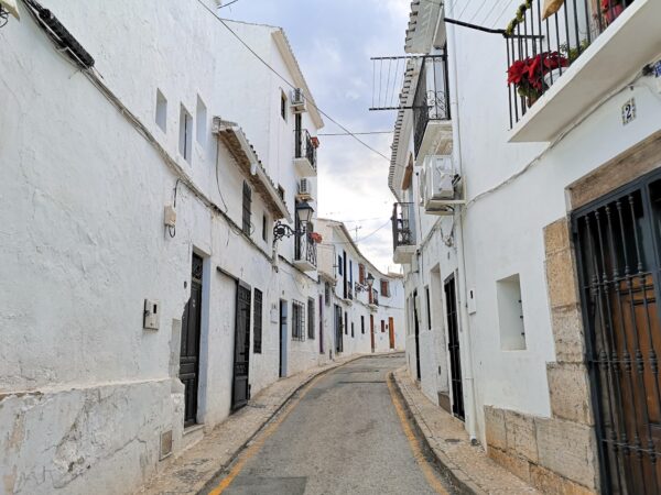 Narrow whitewashed street with balconies in Altea Old Town (Casco Antiguo)